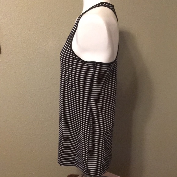 Brooks athletic top Size Medium - Picture 4 of 6